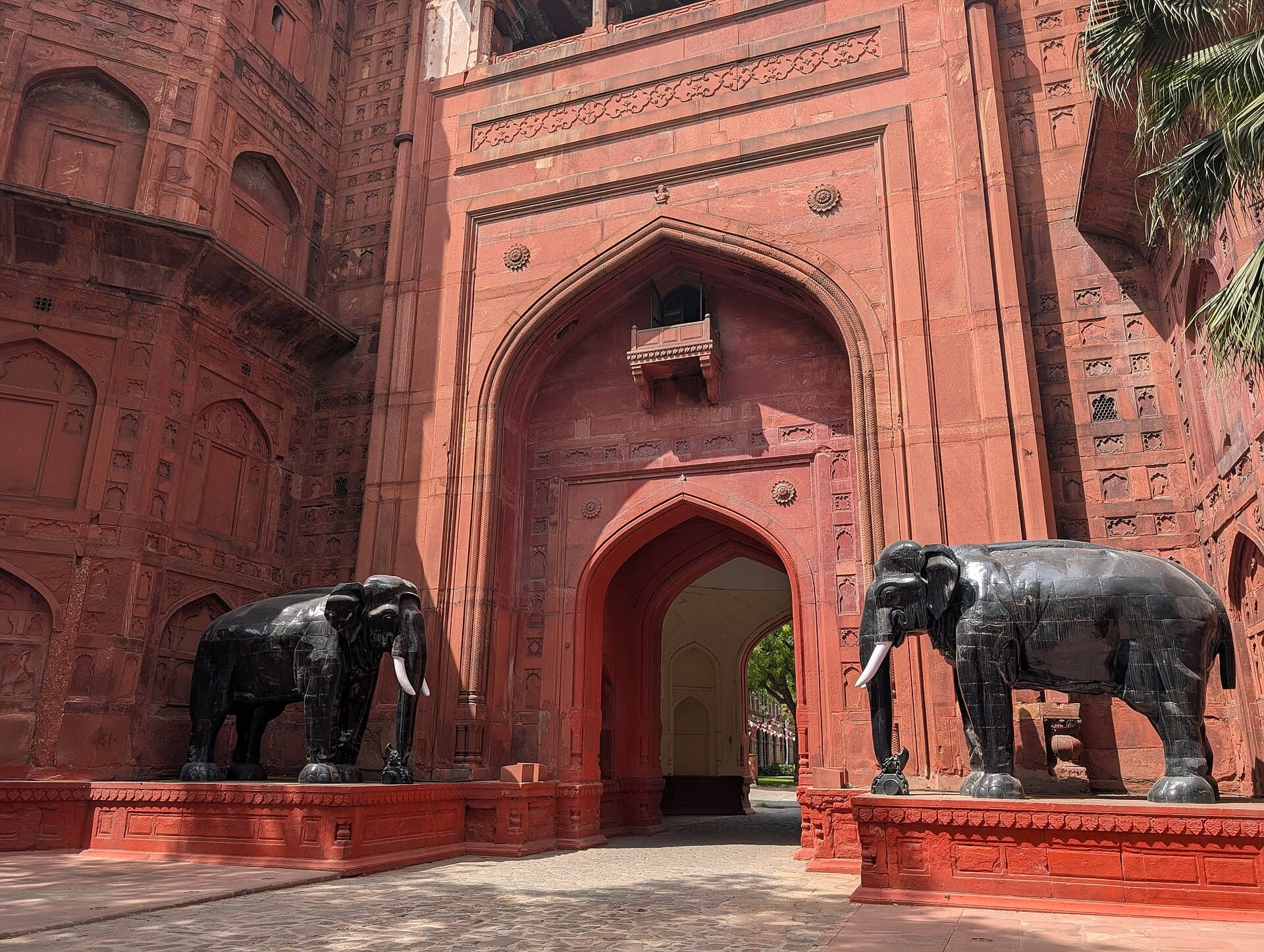 Force Urbania hire in Delhi, Rajasthan